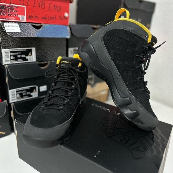 Jordan 9 Retro
Dark Charcoal University Gold - Picture 5 of 6